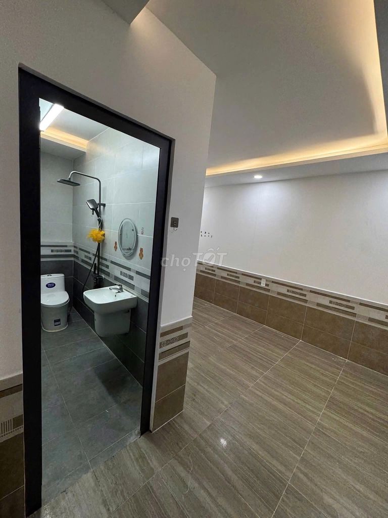Rent Huỳnh Văn Chính Alley 6 M 4 4 x 10 M cast 3 bedrooms, 2 toilets