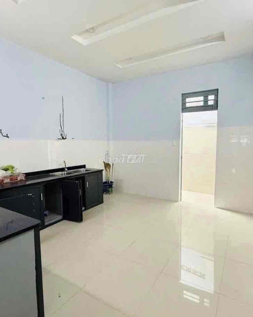 New house, 1 ground 2 floors, 3 P. Sleep, wide alley. Okay.