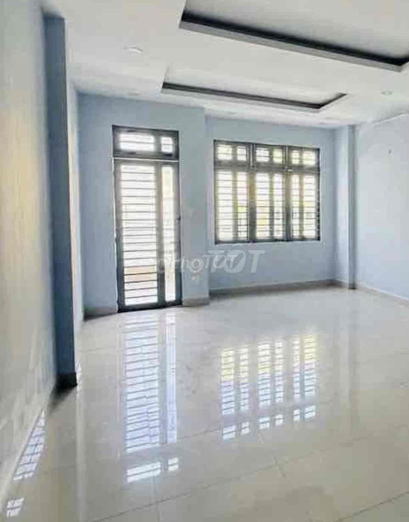New house, 1 ground 2 floors, 3 P. Sleep, wide alley. Okay.