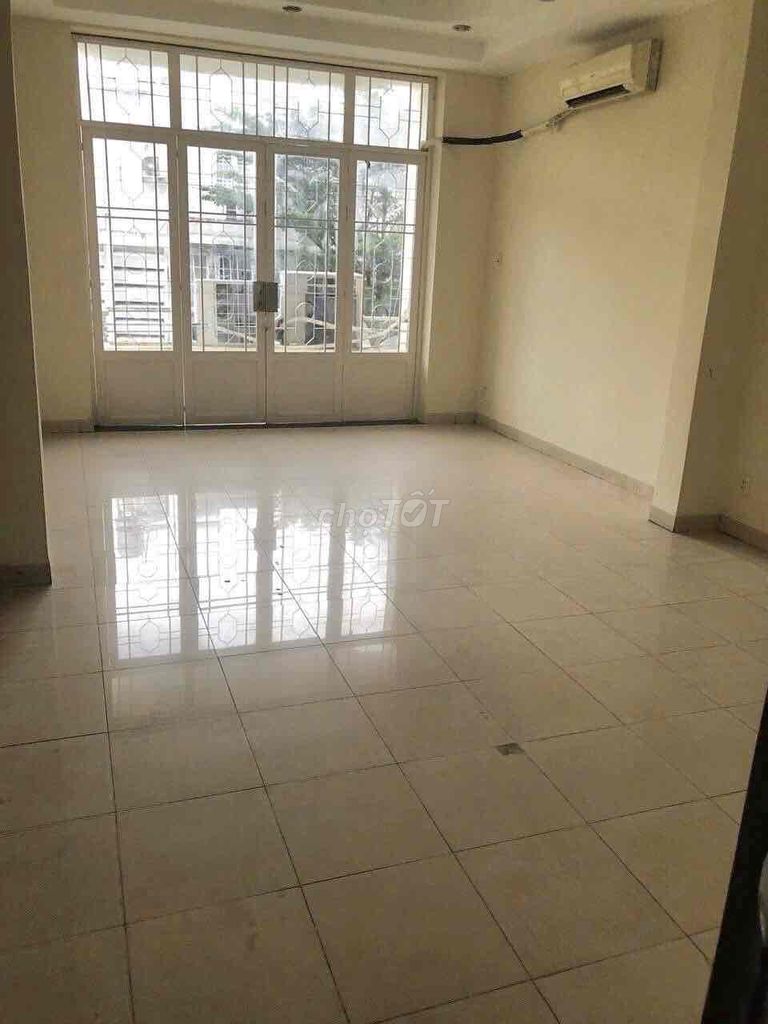 House 6 bedroom, 6 toilets, 4 x 20, Nguyễn Tất Thành, 184, District 4