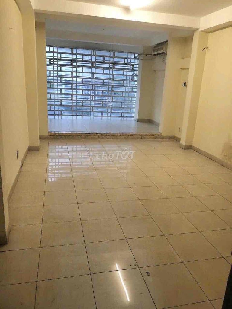 House 6 bedroom, 6 toilets, 4 x 20, Nguyễn Tất Thành, 184, District 4