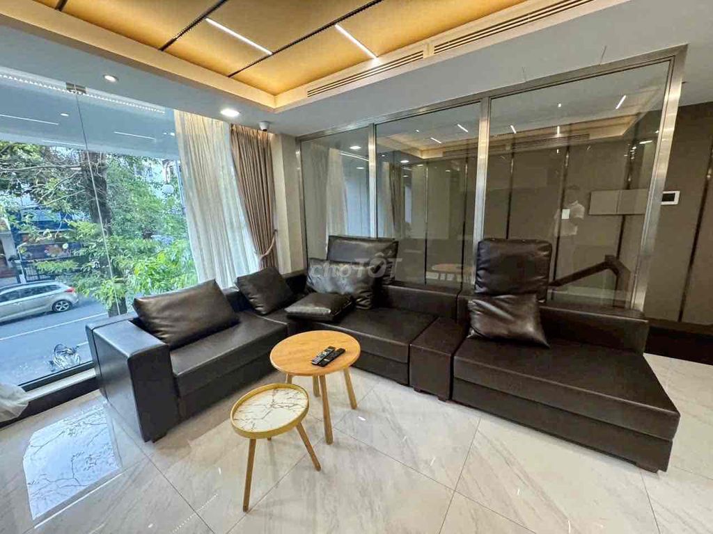 To rent villa chiil garden! Right at canada! Stay and work in the office.