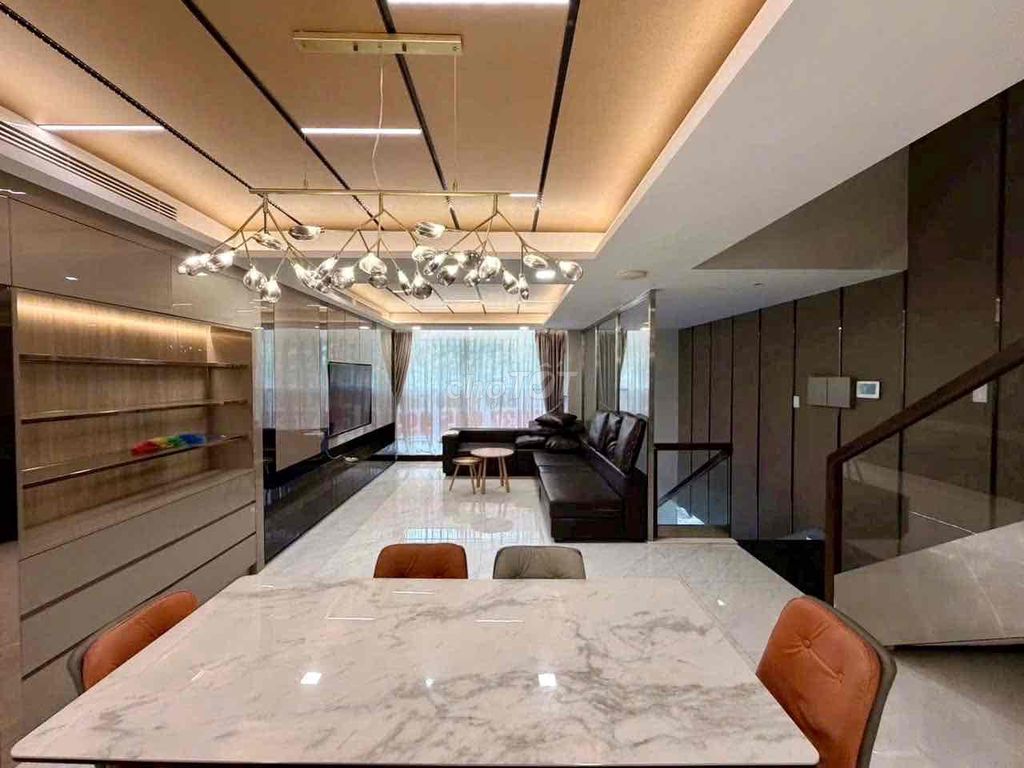 To rent villa chiil garden! Right at canada! Stay and work in the office.