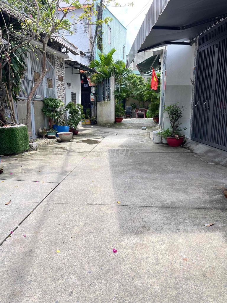 5 million a month home. Original building. 4*15 parking lot. Bà Điểm.
