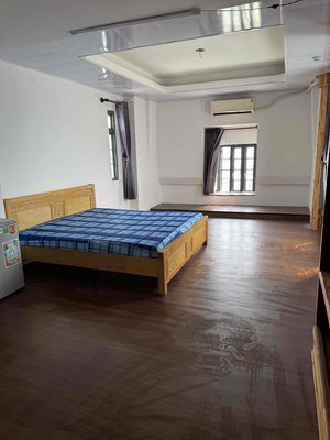 The boarding room.