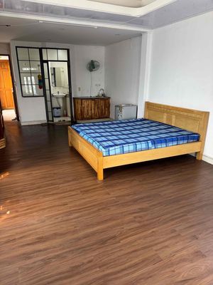 The boarding room.