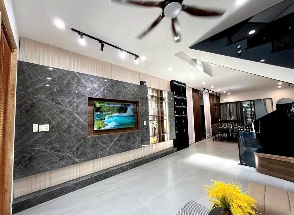 Need to rent a house across 5 feet of 99 A CN11 P.Sơn Kỳ Q.Tân Phú.