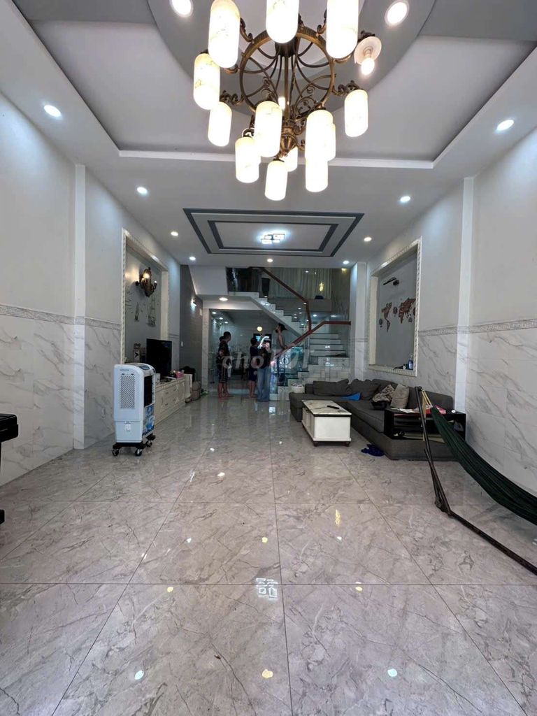 Rent a nice, full interior house next to a 5*20 m Alonmall supermarket.