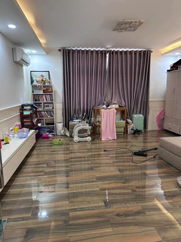 Rent a nice, full interior house next to a 5*20 m Alonmall supermarket.