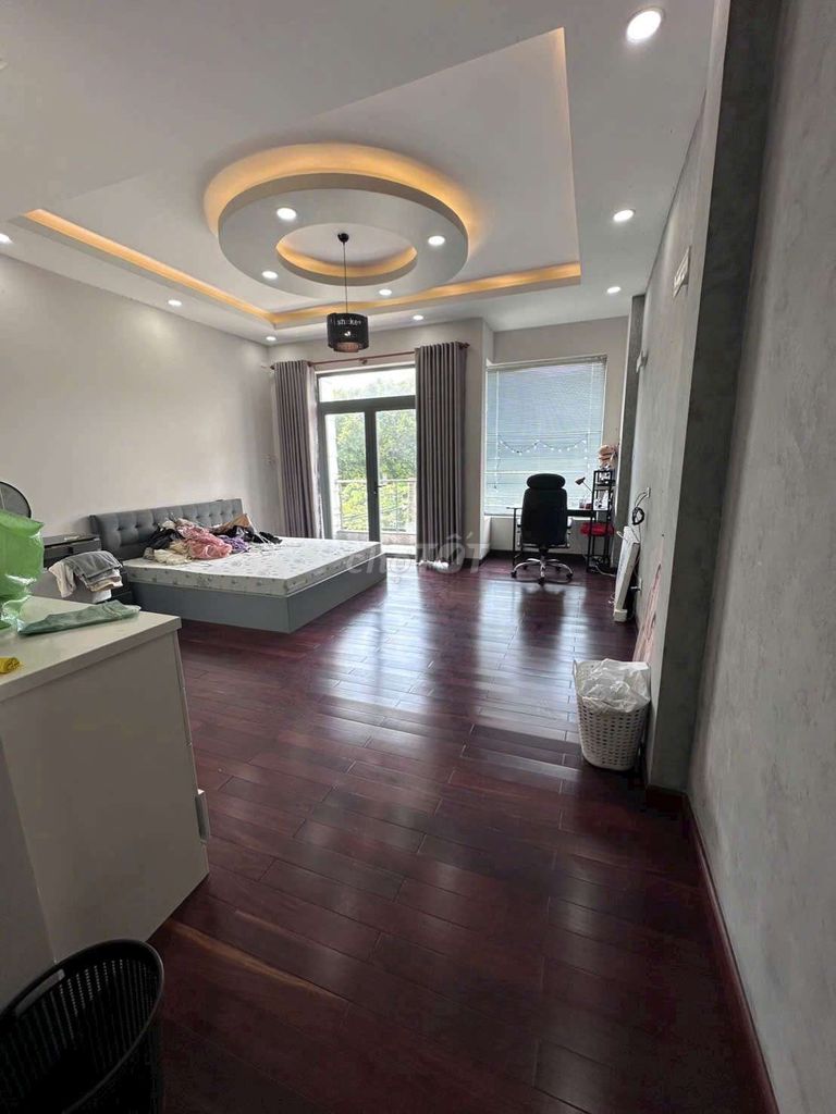 Rent a nice, full interior house next to a 5*20 m Alonmall supermarket.