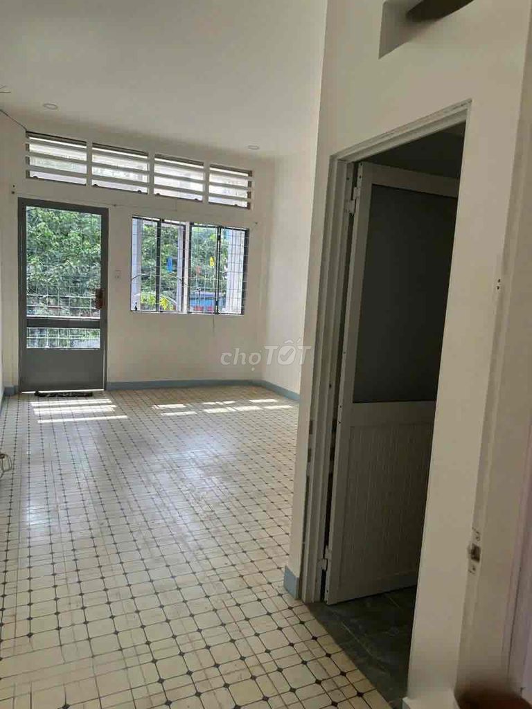 Rent 17 toilets - 35 million Bùi Đình Tuý Q.bt 2 floors