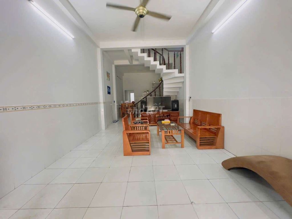 Rent the house with interiors like two toilets.