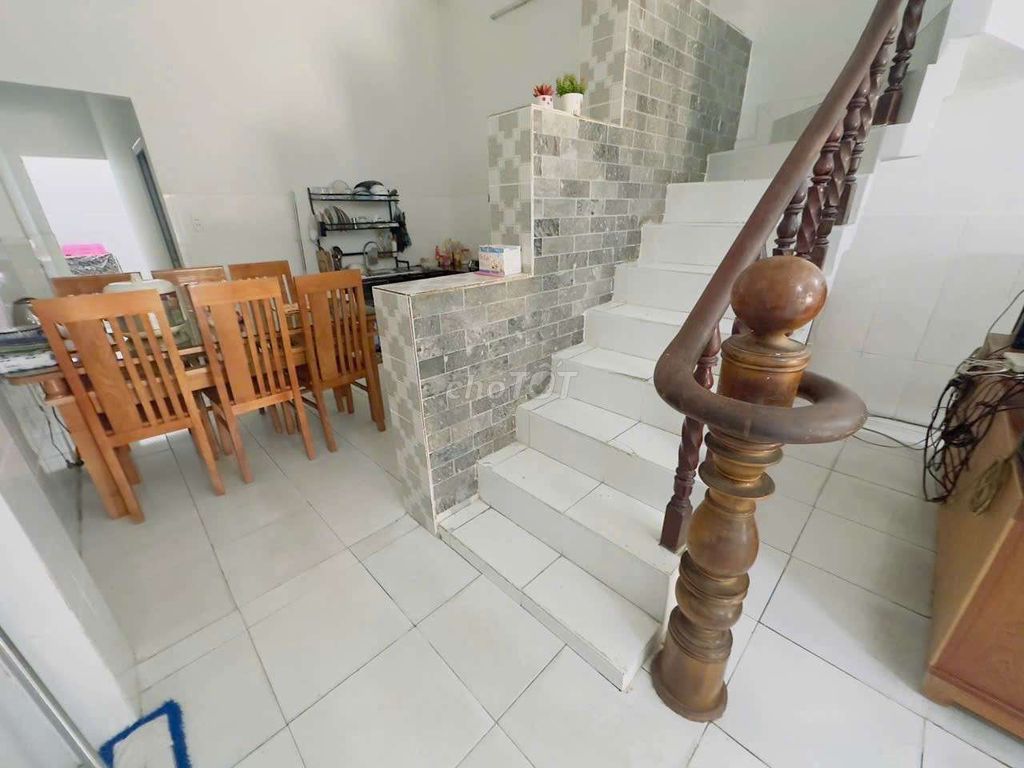 Rent the house with interiors like two toilets.