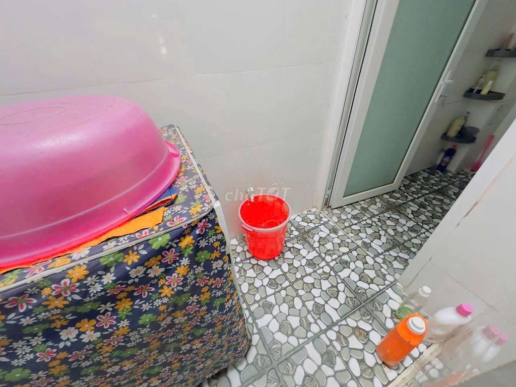 Rent the house with interiors like two toilets.