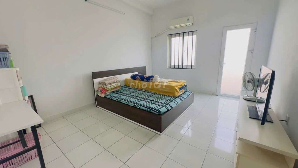 Rent the house with interiors like two toilets.