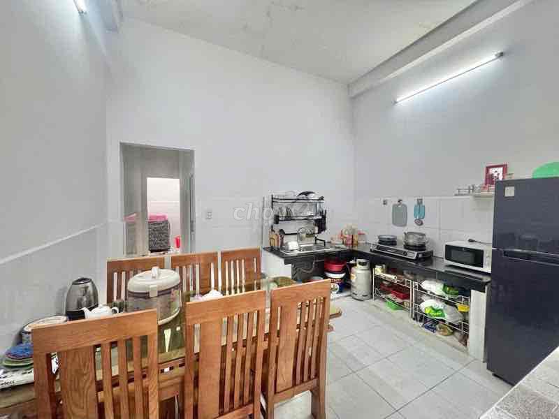 The new house has a four-foot four-foot floor plus a st (2 bedroom 2 toilets) 7 meters down. Lê Văn Quới