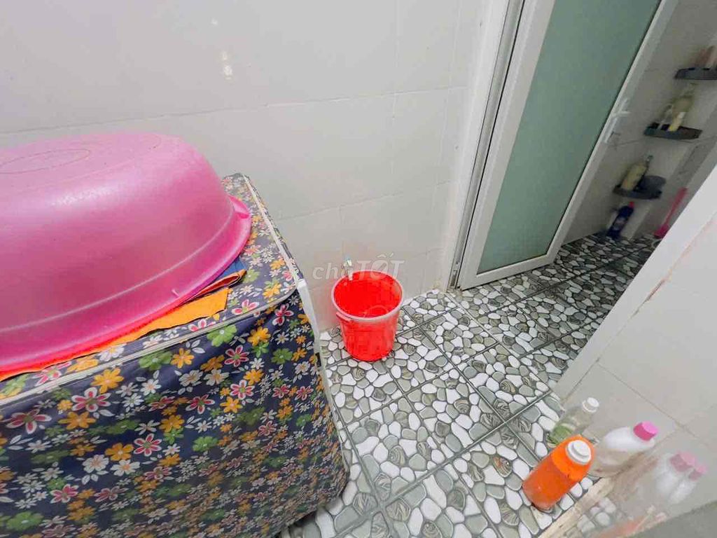The new house has a four-foot four-foot floor plus a st (2 bedroom 2 toilets) 7 meters down. Lê Văn Quới