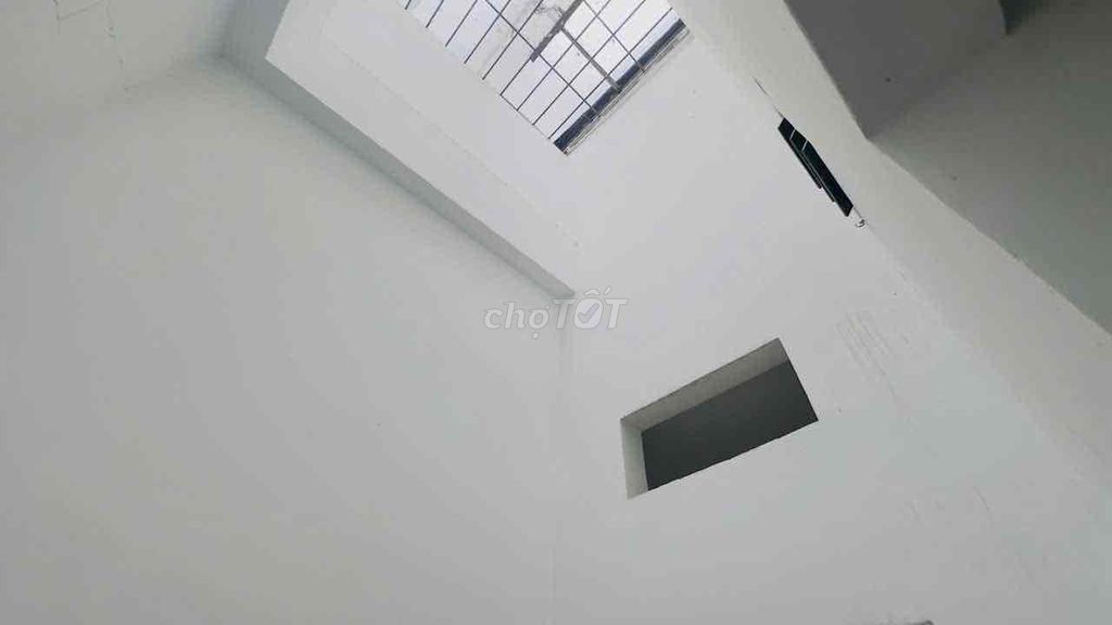 The new house has a four-foot four-foot floor plus a st (2 bedroom 2 toilets) 7 meters down. Lê Văn Quới