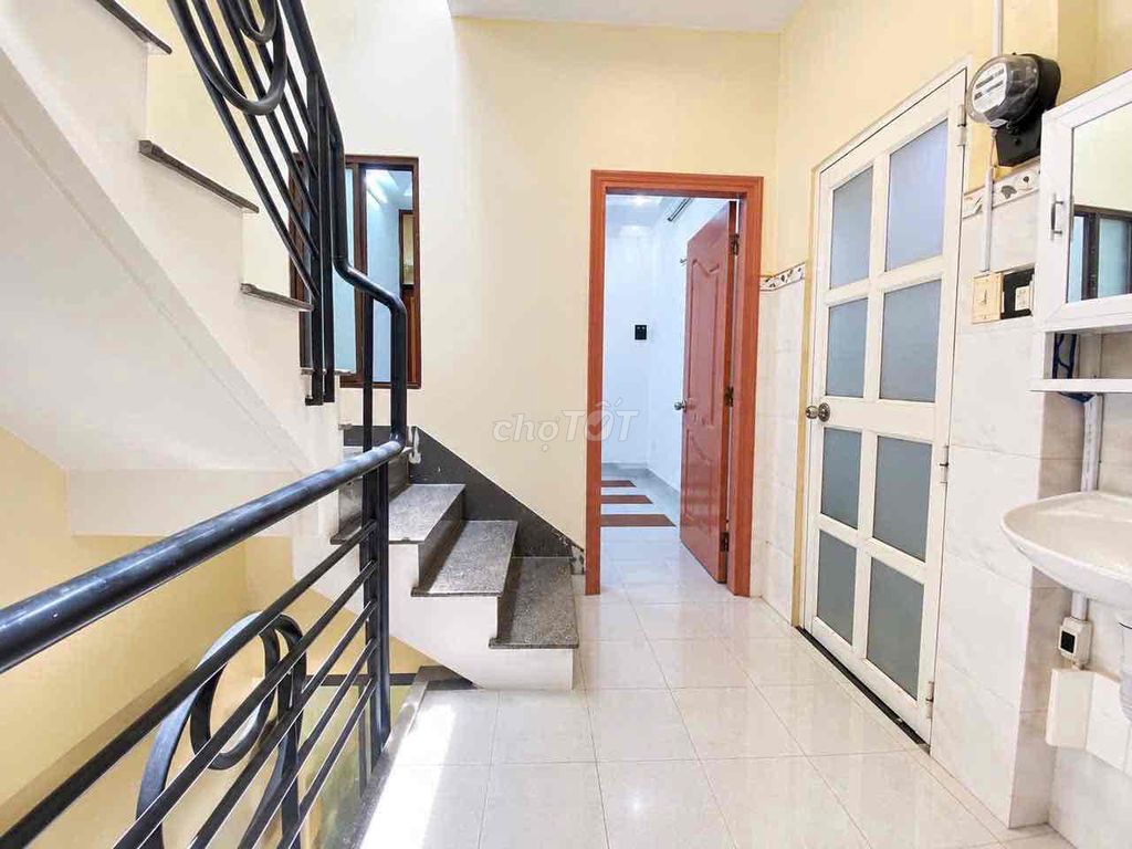 New house painted four bedrooms- Three toilets right on Nguyễn Trọng Tuyển.