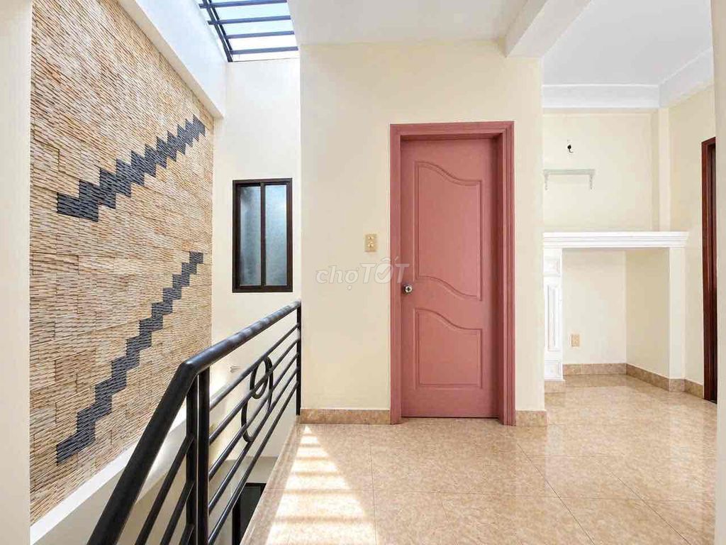 New house painted four bedrooms- Three toilets right on Nguyễn Trọng Tuyển.