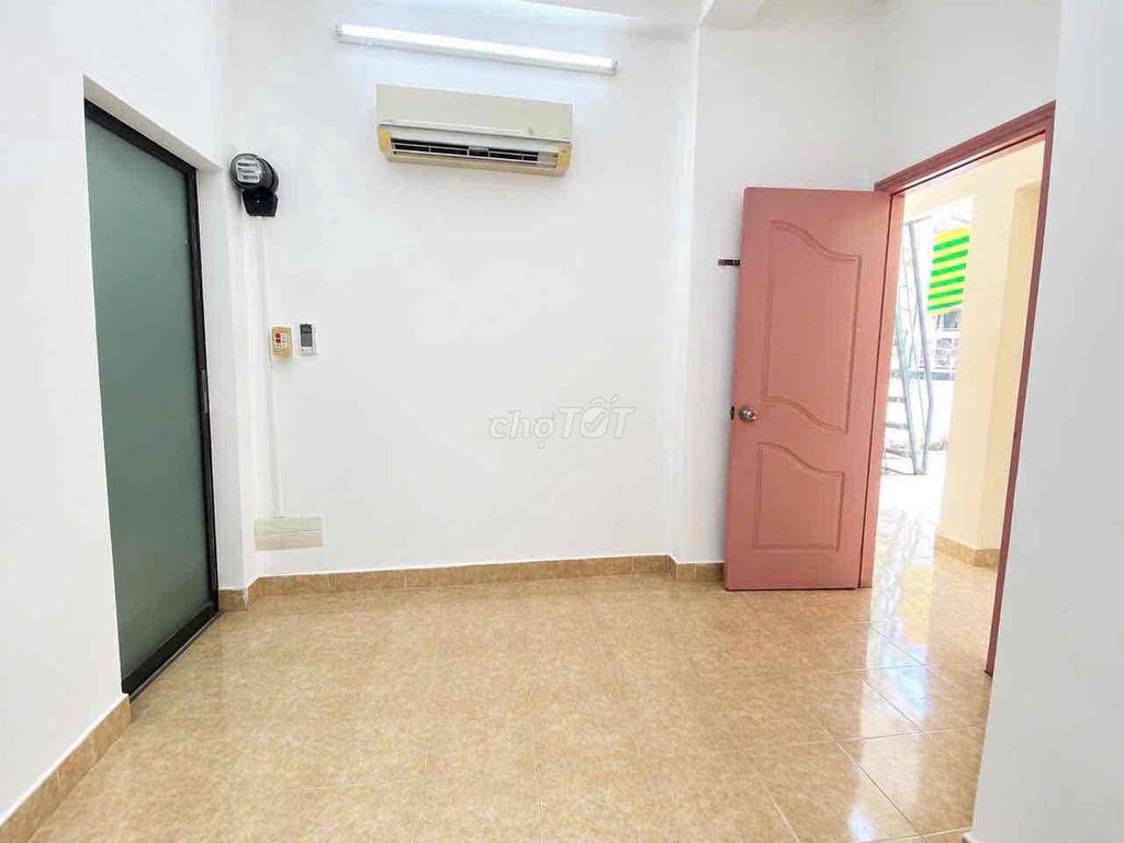 New house painted four bedrooms- Three toilets right on Nguyễn Trọng Tuyển.