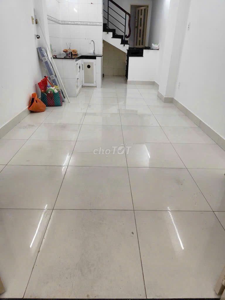 Rent a house-- 10 – Nguyễn Tiểu La - 3 floors - 3 bedrooms - 3 toilets - 1.6 million