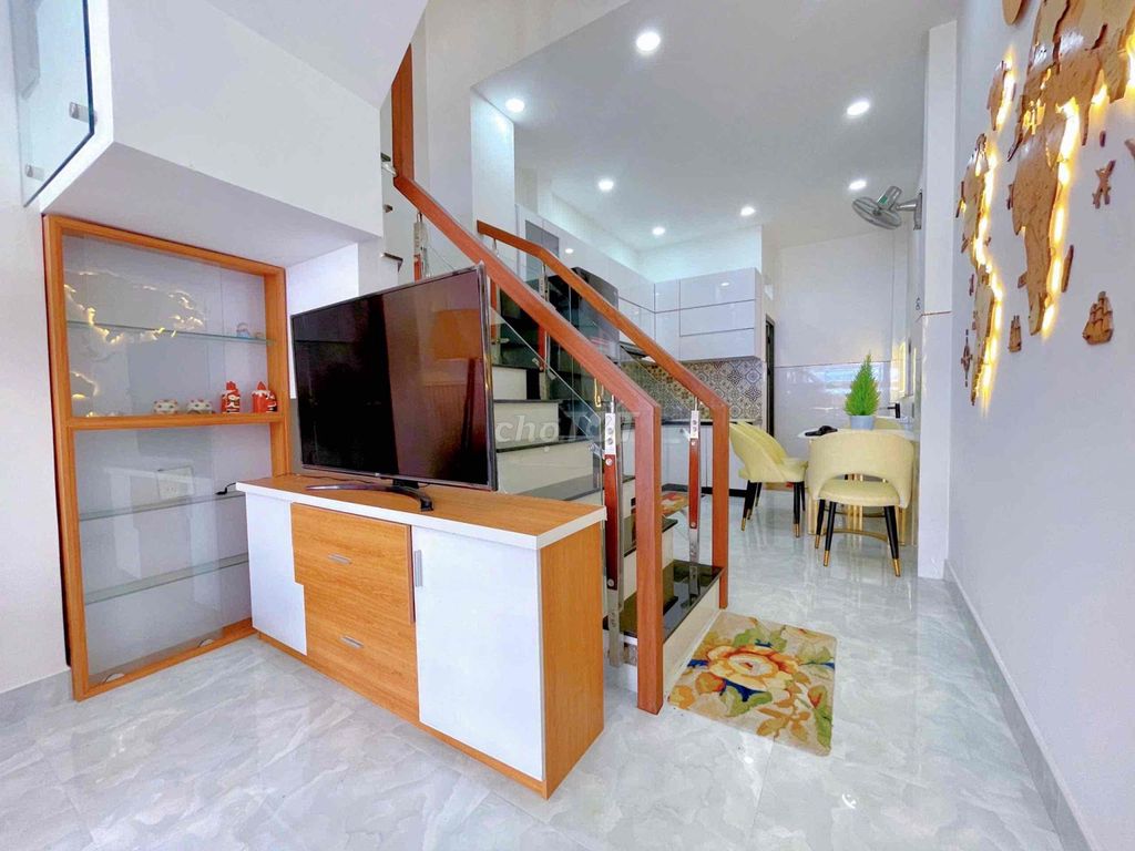 Rent the entire front of số 8 :20 million a month - 3 bedroom - 3 toilets