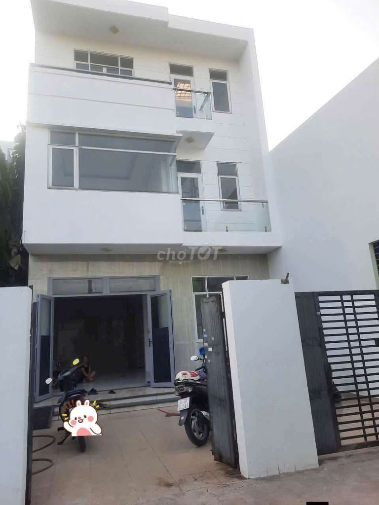 Get us a three-shot Hồ Văn Long Tân Tạo bedroom.