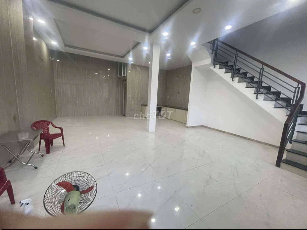 Get us a three-shot Hồ Văn Long Tân Tạo bedroom.