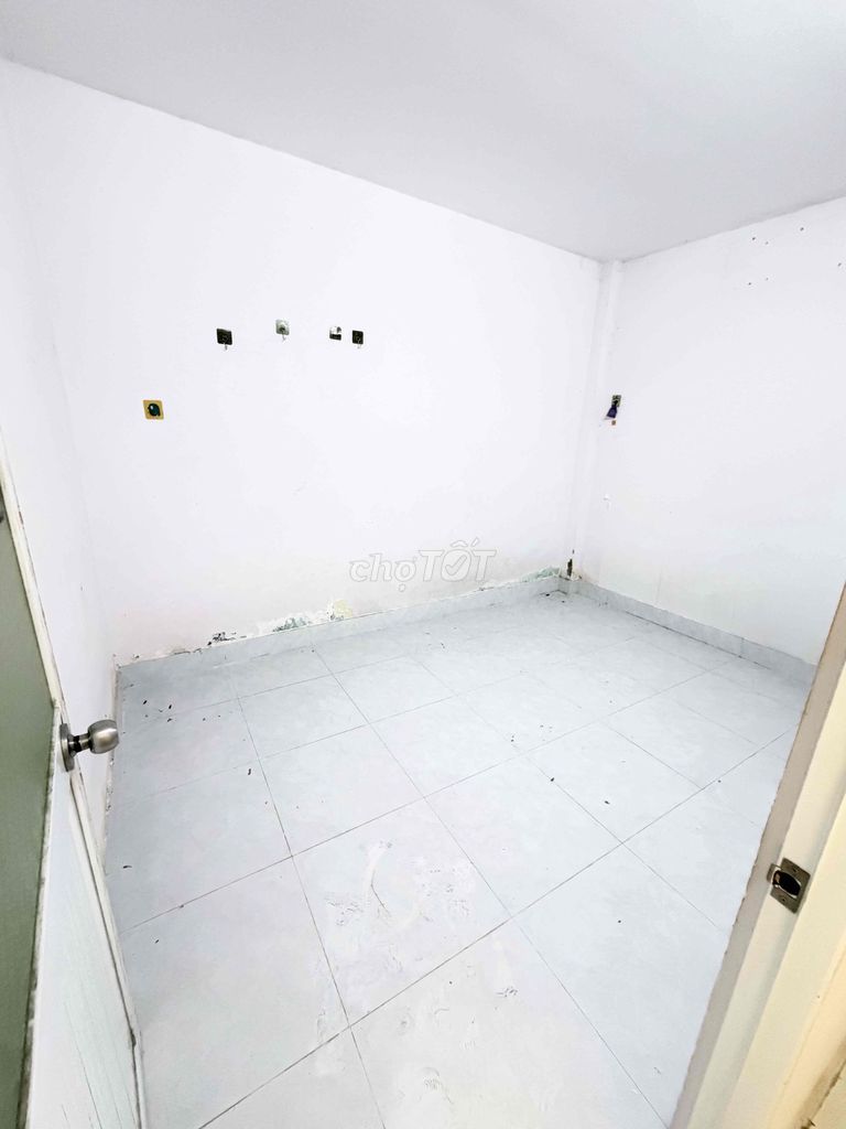 House 1/ Tên Lửa. level 4: 4.2 x16 meters (a bathroom bedroom) 3 meters down. Bình Tân