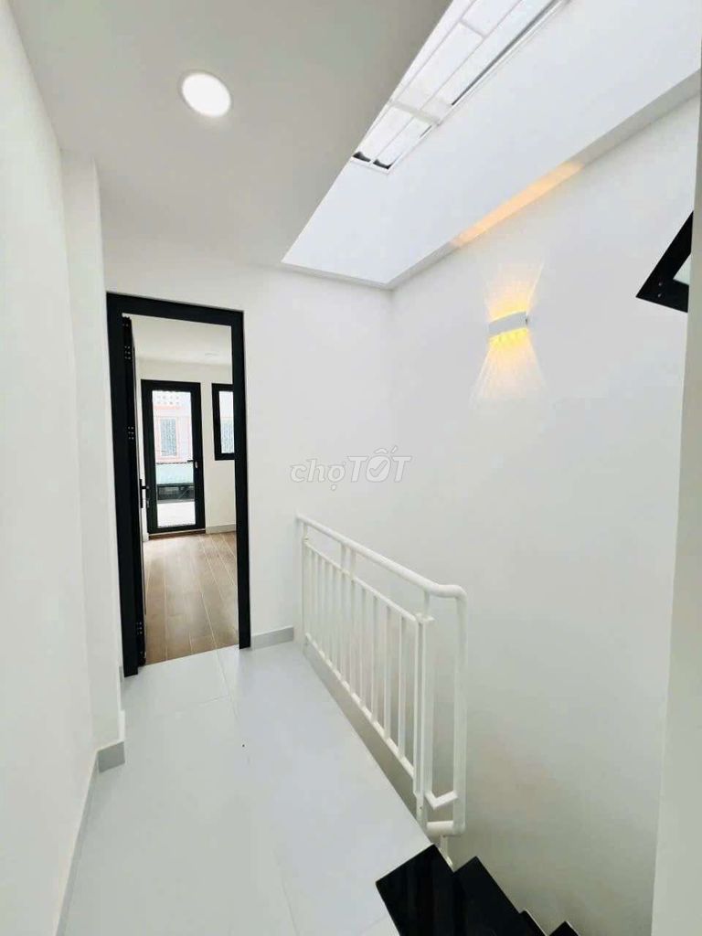 Rent the 3rd Alley. 12 new 8th District. Three cheap toilets.