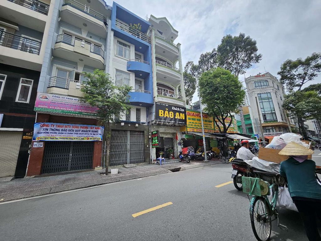 I'll need 137 Đào Duy Từ, 137 5, 10th District, 45 million a month.