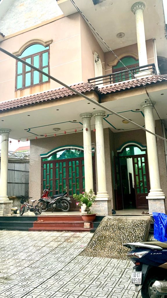 Rent the original house 200 M2 - full, generous, super-blowing