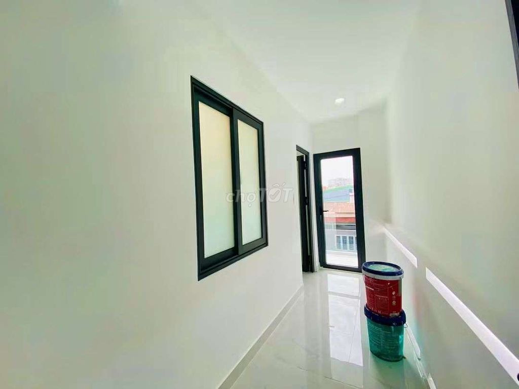 Rent an R/CNNRA 4 sheets - 3 bedroom 3 toilets - cheap