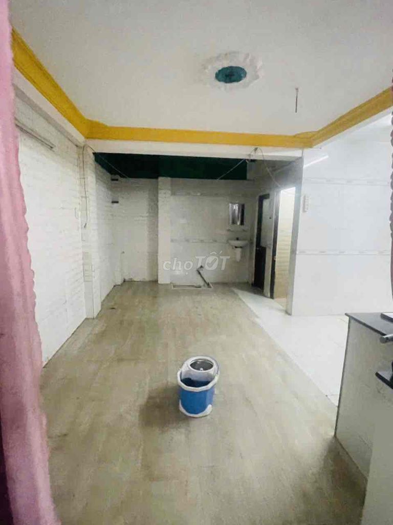 Renting two old 14-year-old flats in the sandstone market.
