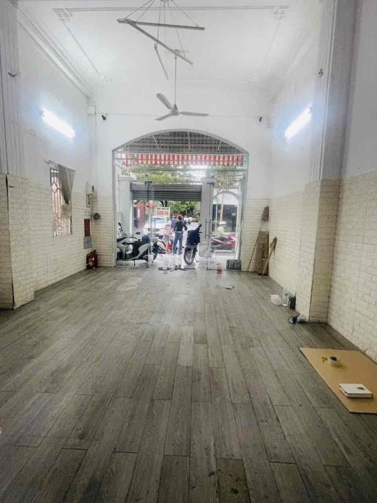 Renting two old 14-year-old flats in the sandstone market.