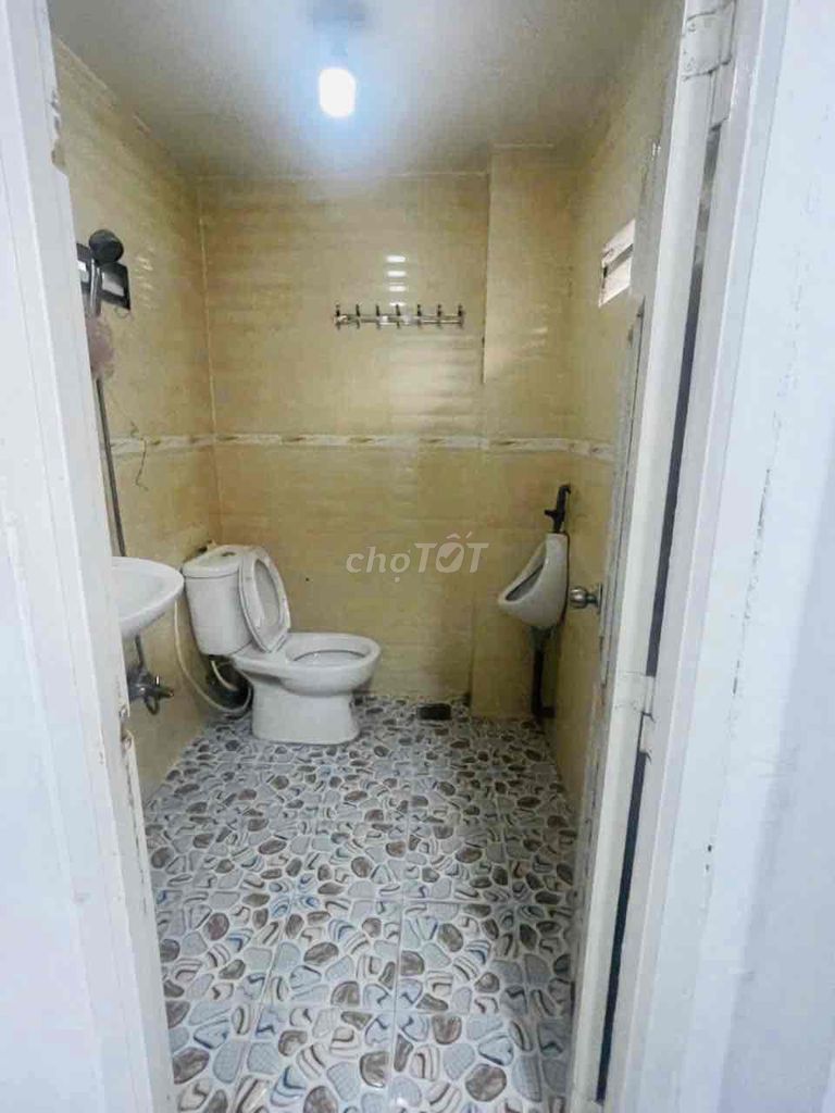 Renting two old 14-year-old flats in the sandstone market.