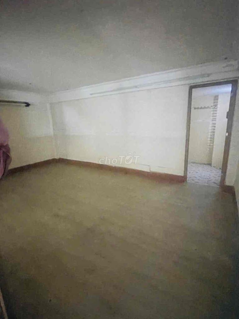 Renting two old 14-year-old flats in the sandstone market.