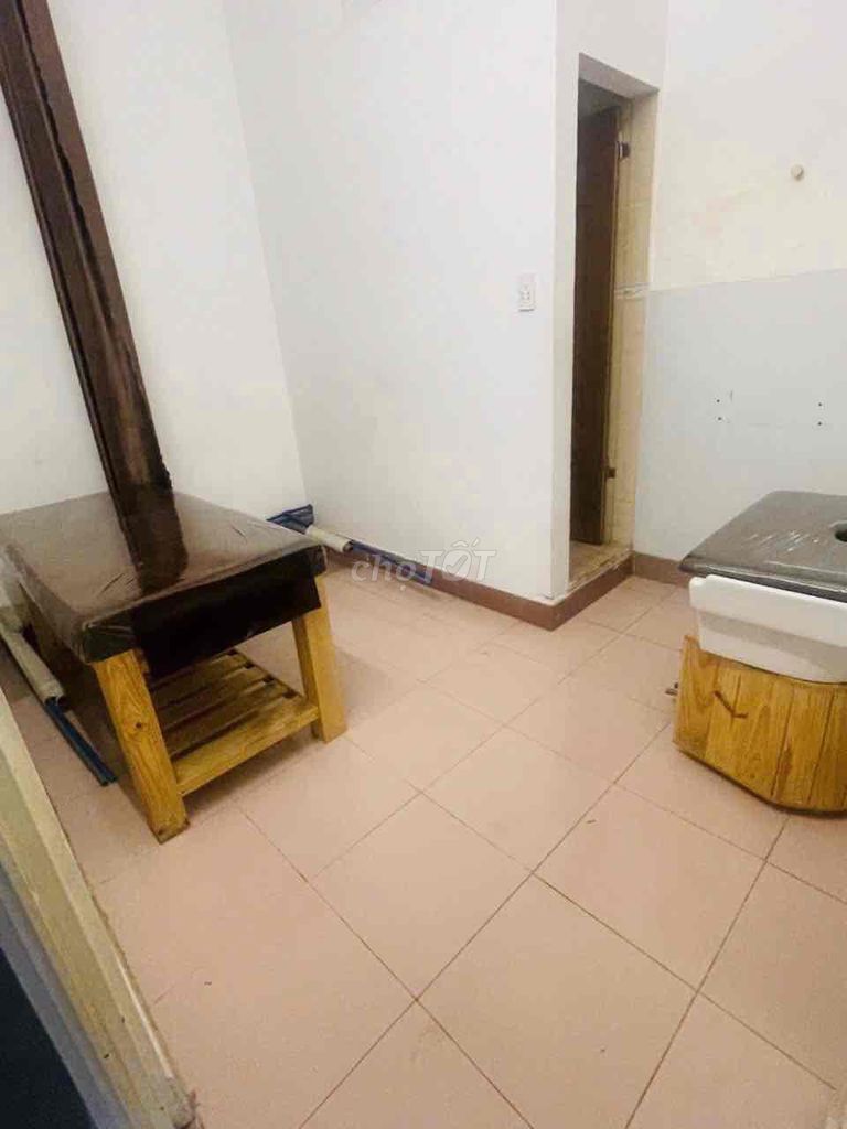 Renting two old 14-year-old flats in the sandstone market.