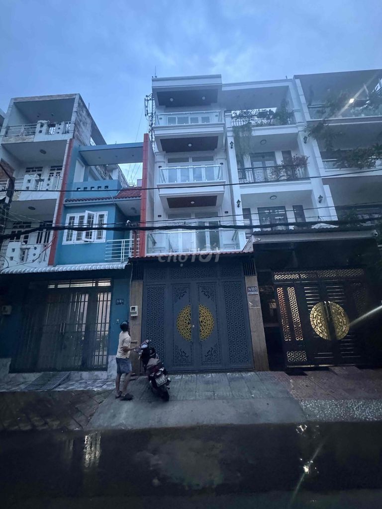 Rent the entire 7 bedroom. 1 ground 3 floors
