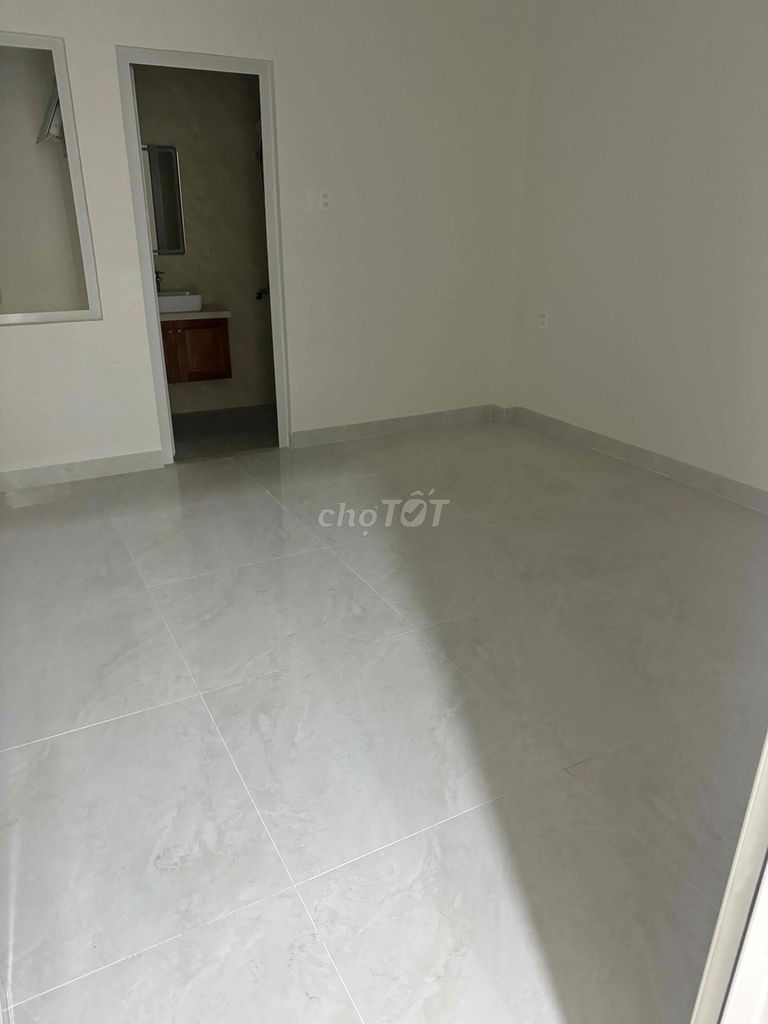 Rent the entire 7 bedroom. 1 ground 3 floors