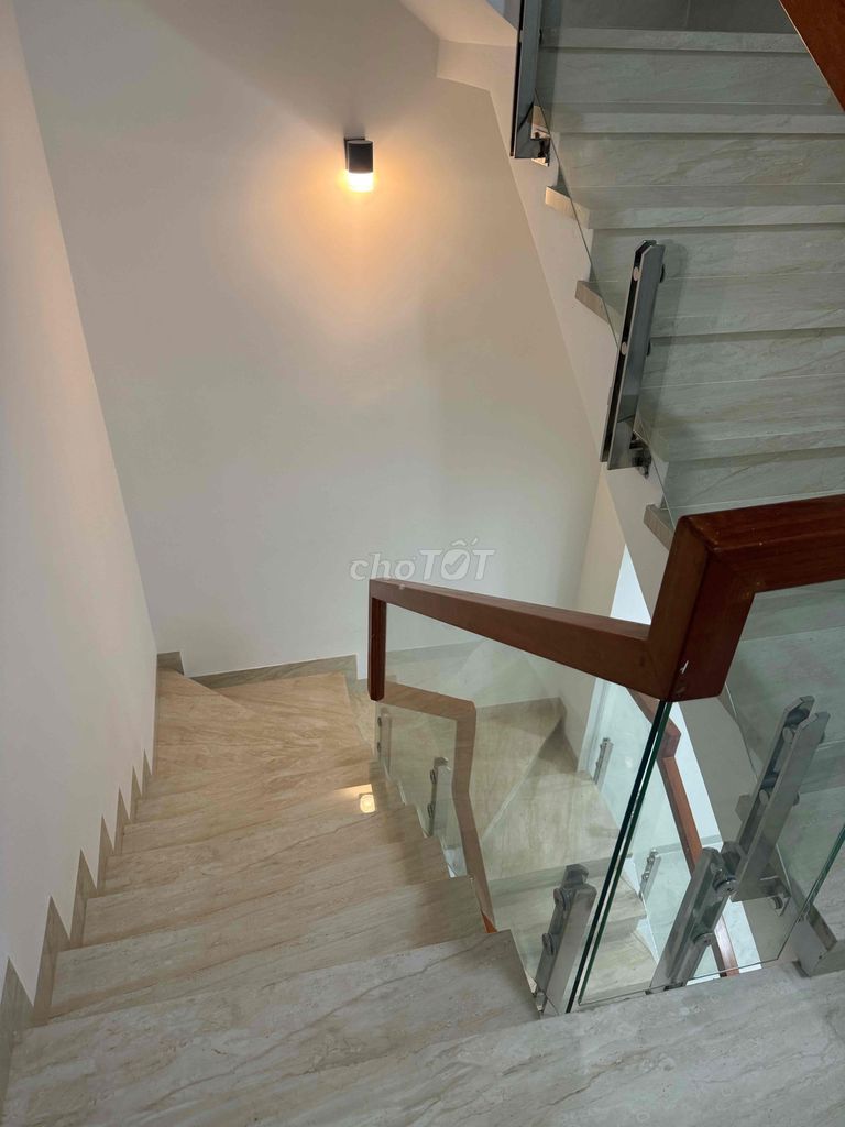 Rent the entire 7 bedroom. 1 ground 3 floors