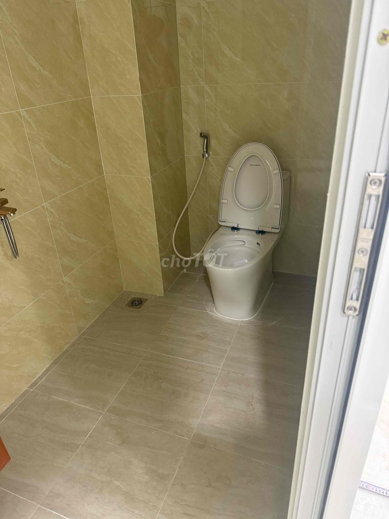 Rent the entire 7 bedroom. 1 ground 3 floors