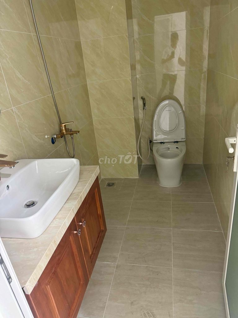 Rent the entire 7 bedroom. 1 ground 3 floors