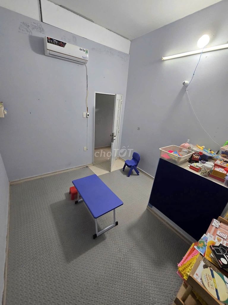 Rent a three-room room 2 số 9, p. Linh Tây - 1 ground 1 floor at 10.5 million