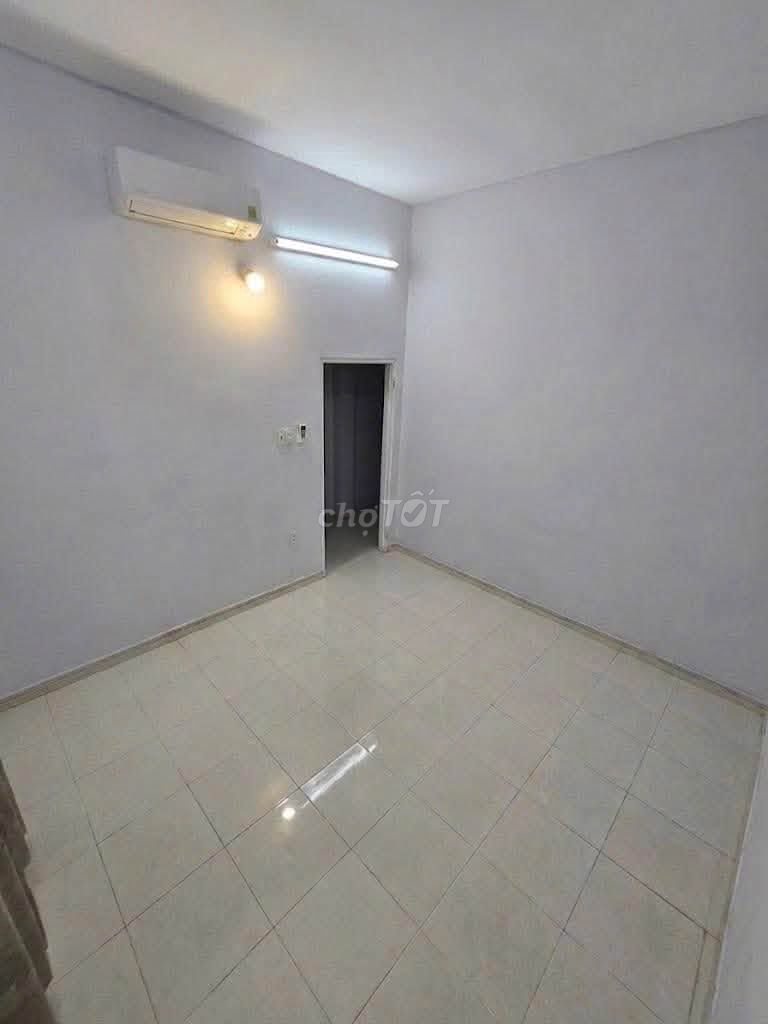 Rent a three-room room 2 số 9, p. Linh Tây - 1 ground 1 floor at 10.5 million