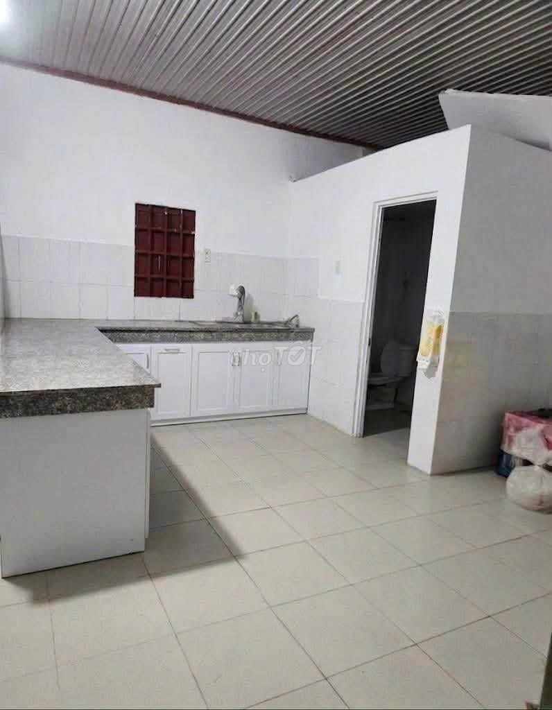 Rent a three-room room 2 số 9, p. Linh Tây - 1 ground 1 floor at 10.5 million
