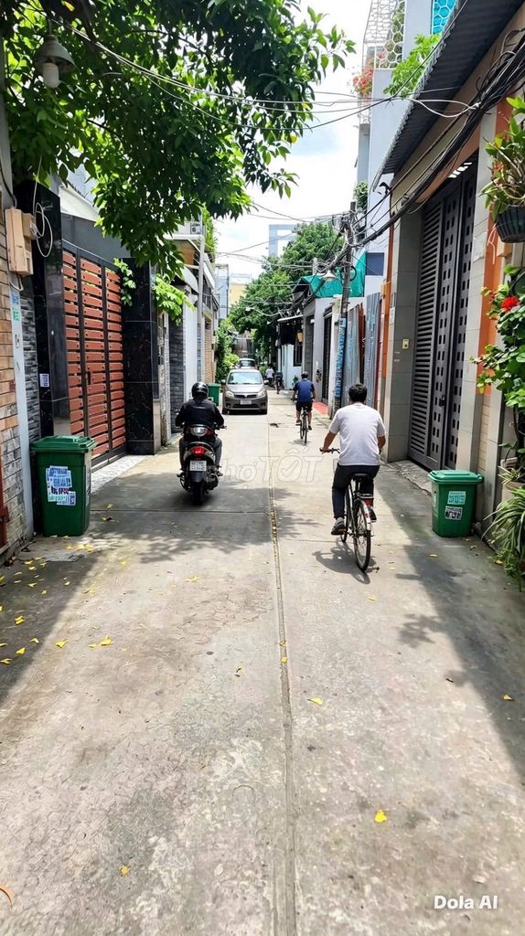 Rent a three-room room 2 số 9, p. Linh Tây - 1 ground 1 floor at 10.5 million