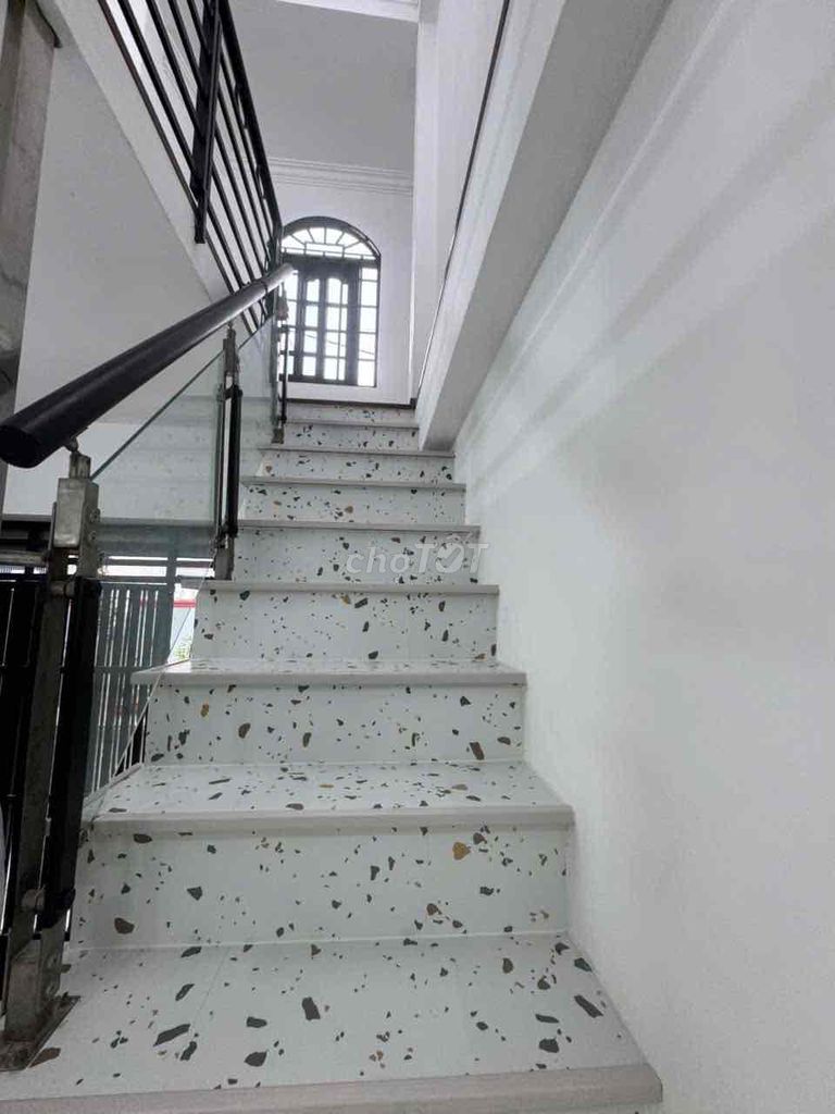 Rent the main apartment-- Cộng Hoà, Tân Bình.