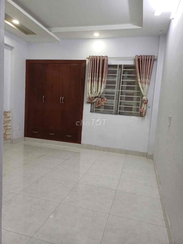 Nguyễn Văn Dung rental place 4 bedrooms